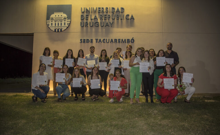 Profesionales universitarios recibieron sus títulos en una cálida y emotiva ceremonia