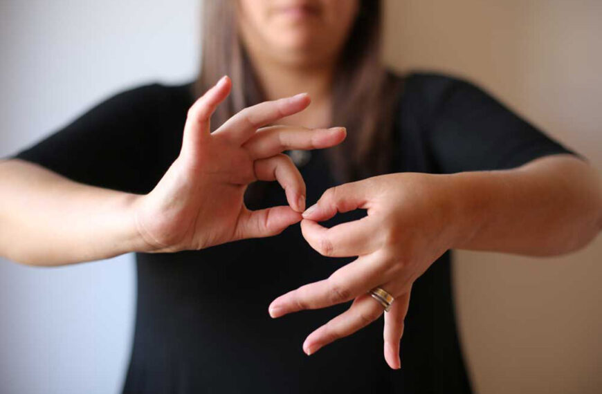 Convocatoria a intérpretes en lengua de señas uruguaya para Centros Universitarios Regionales de Udelar